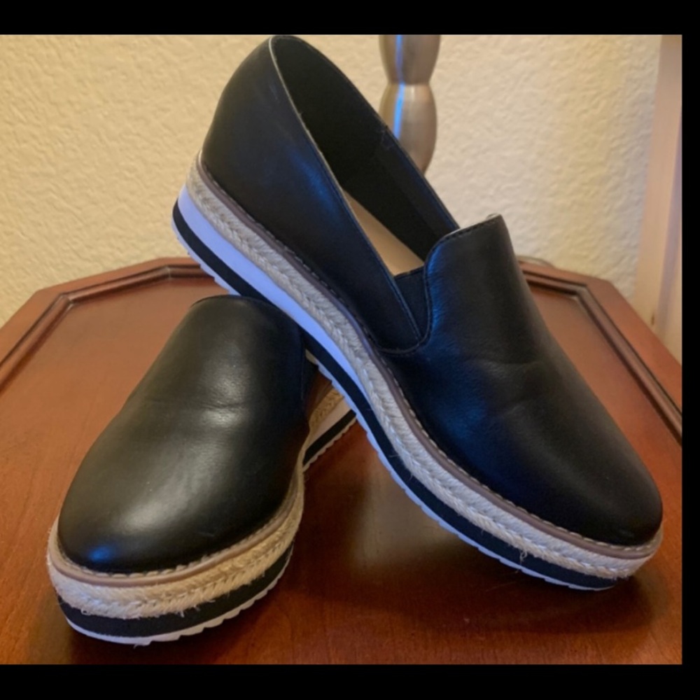 A New Day Black and Tan Flats Sleek Slip-On Design